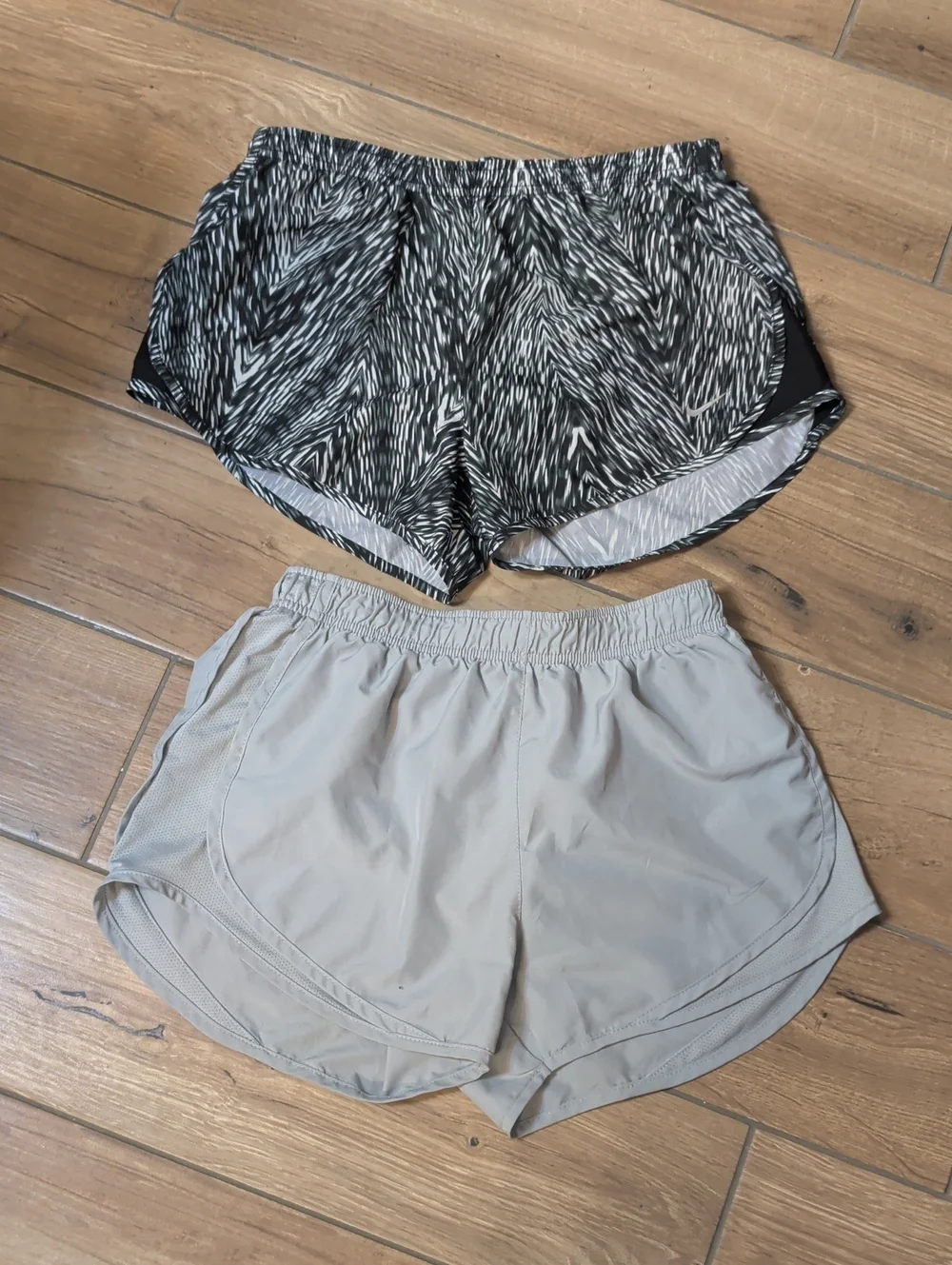 Nike Women's Dual-Pair Running Shorts in Black/White Print and Light Gray Size S